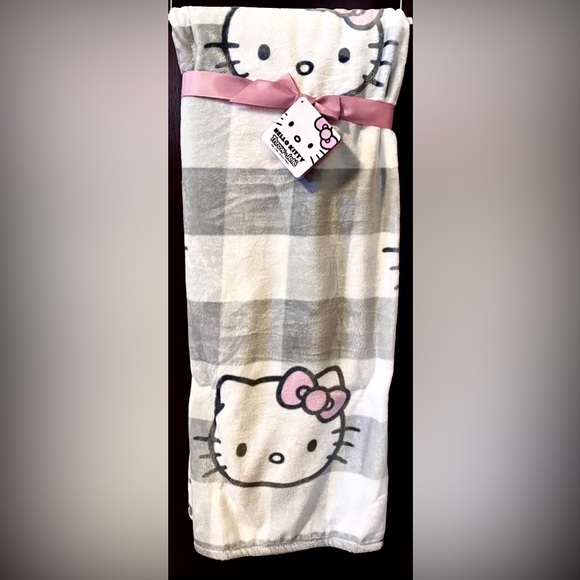 Hello Kitty Bundle Pink & Grey Gingham Throw Blanket and Thermal Travel Mug - Picture 10 of 15